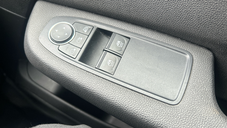 Renault Clio 1.0 TCe 100 Iconic 5dr Petrol Hatchback